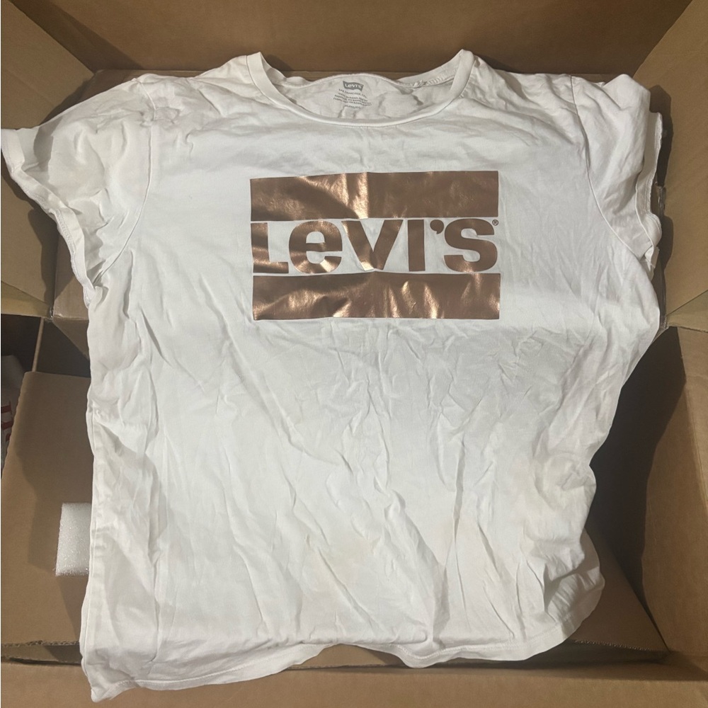 Levi's Classic White Crewneck Tee